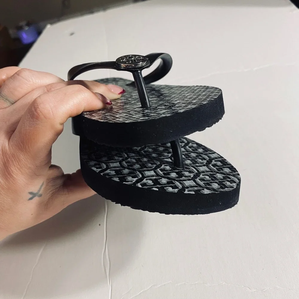 Tory Burch TB Logo Thong Flip Flop wSandals Lattice Black White Size Small (5/6)